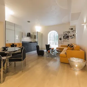 https://luxury-apartment-broletto-39.italymilanhotels.net
